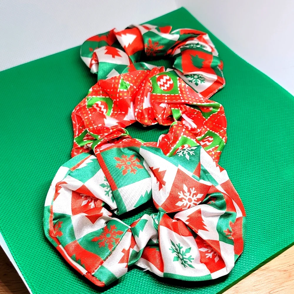 Christmas Hair Scrunchies Set of 3 Colorful Patterns Red Green White OneSize New